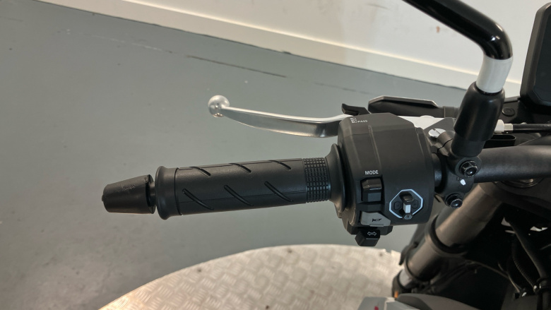 Honda CB750 Hornet (25MY)